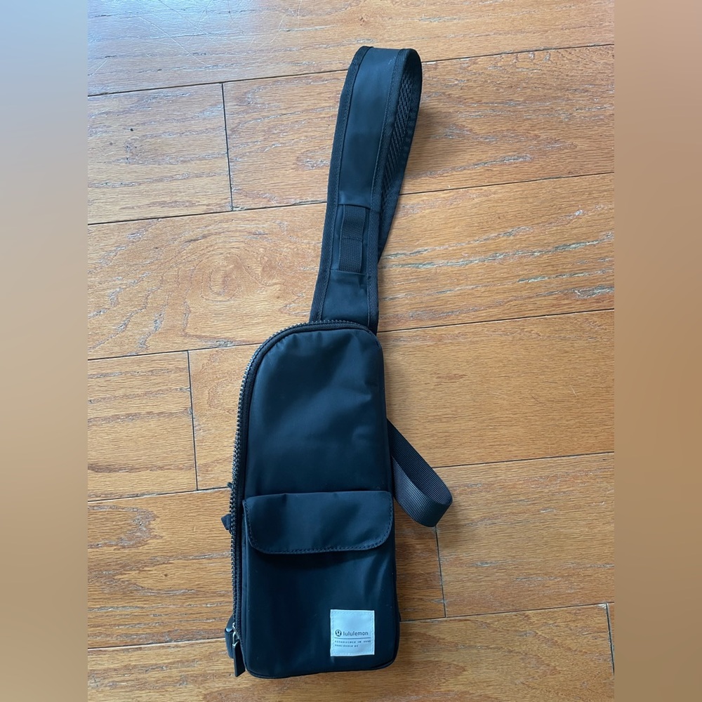 Lululemon fixed strap sling bag